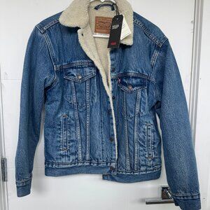 NWT Levi's Premium Ex-Boyfriend Trucker Jacket w/ Sherpa Lining Size Small